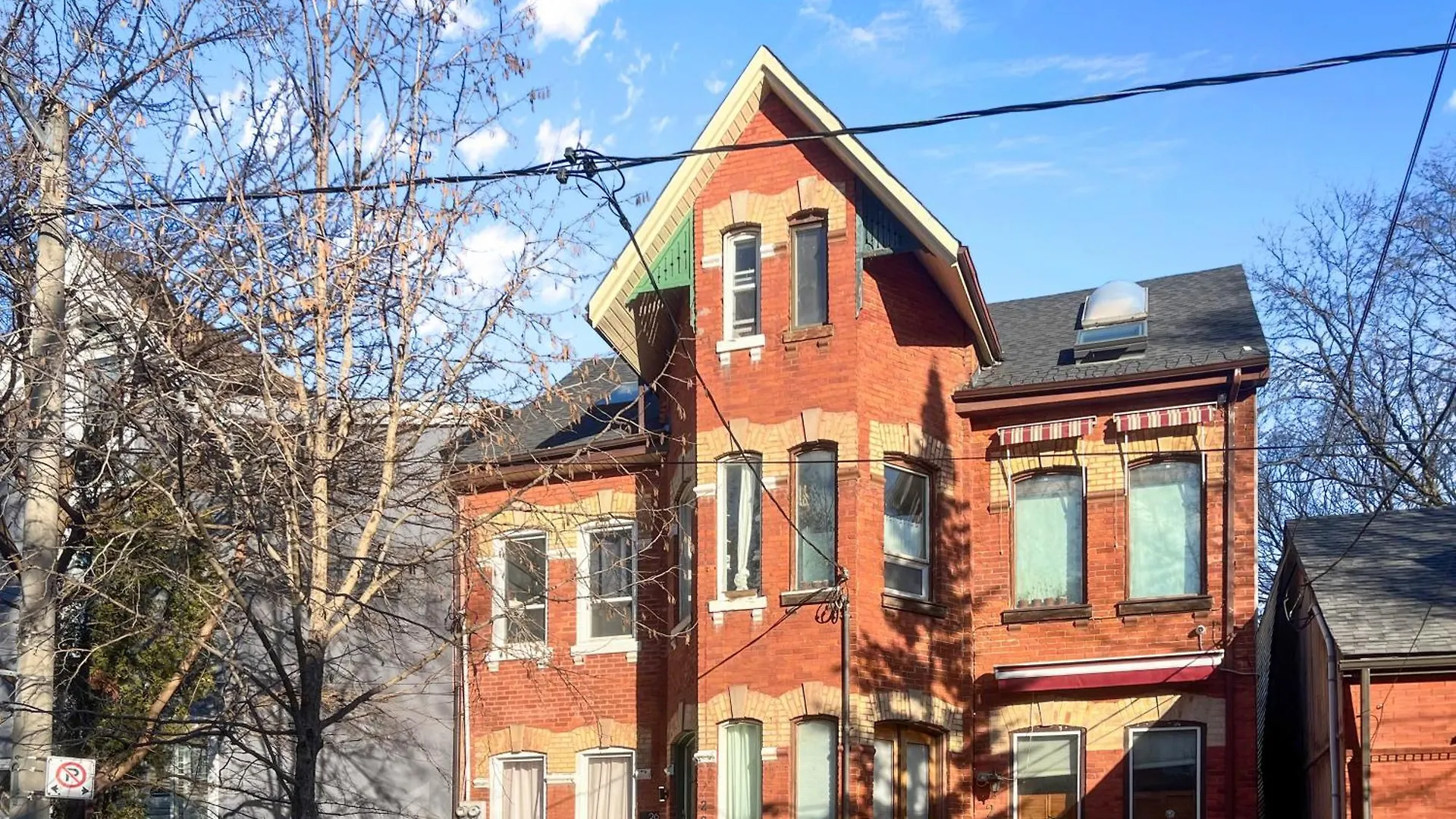 Historic Old Victorian With Deck And Parking Apartment Toronto 0*,  Canada