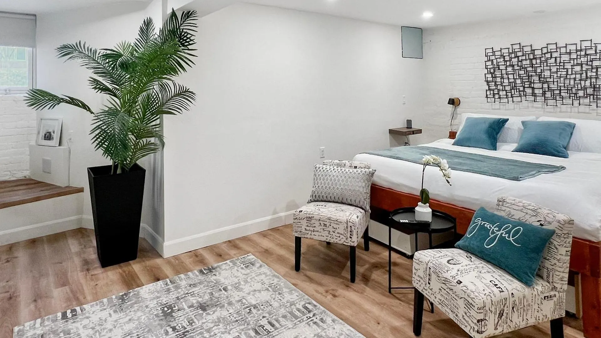 Historic Old Victorian With Deck And Parking Apartment Toronto