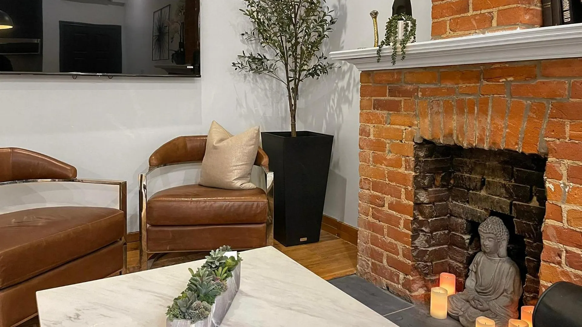 Historic Old Victorian With Deck And Parking Apartment Toronto